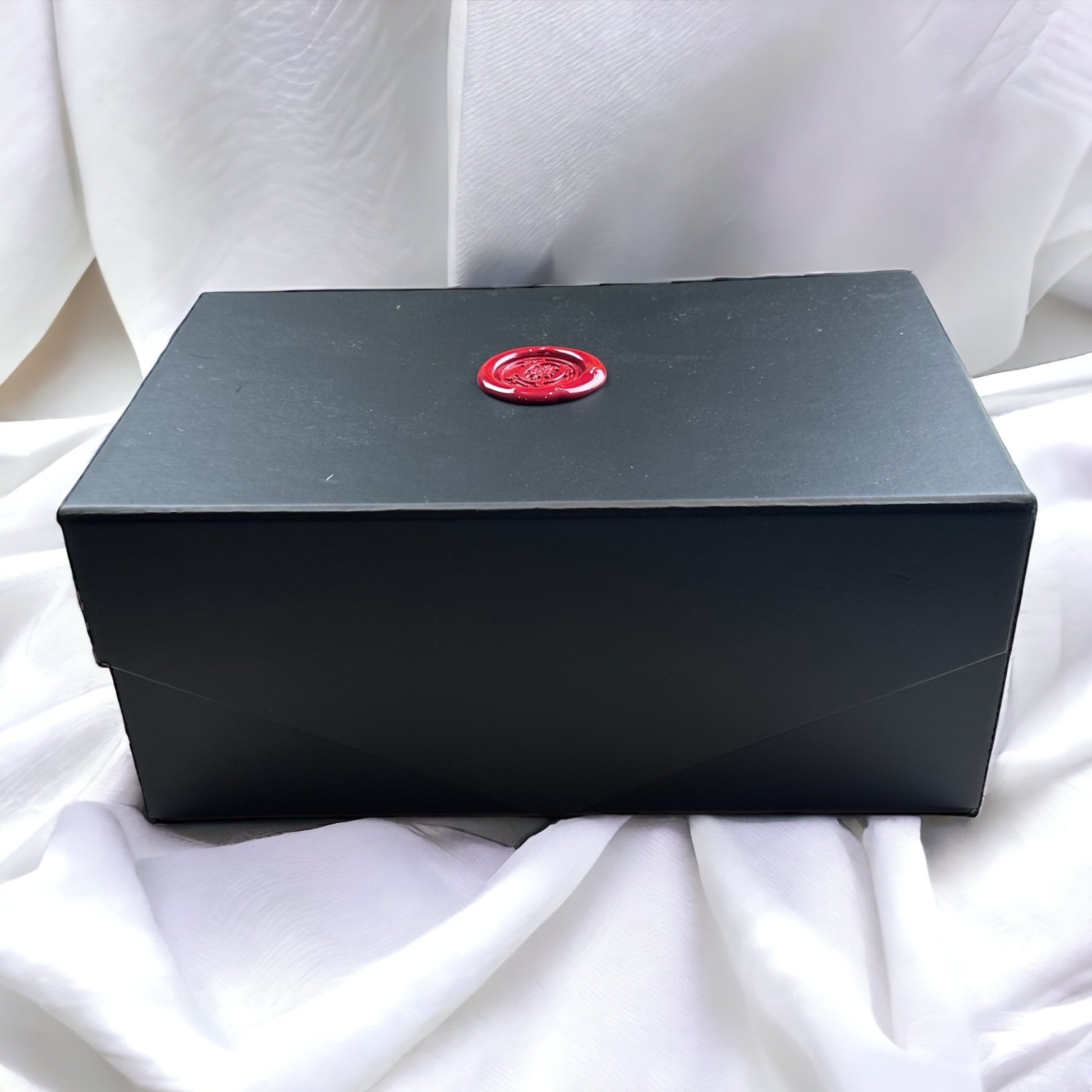 Dead Queens Royal Gift Box